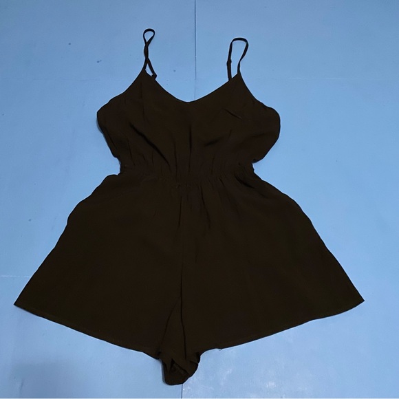 H&M Pants - ⭐️ H & M Chic Black Romper🍁